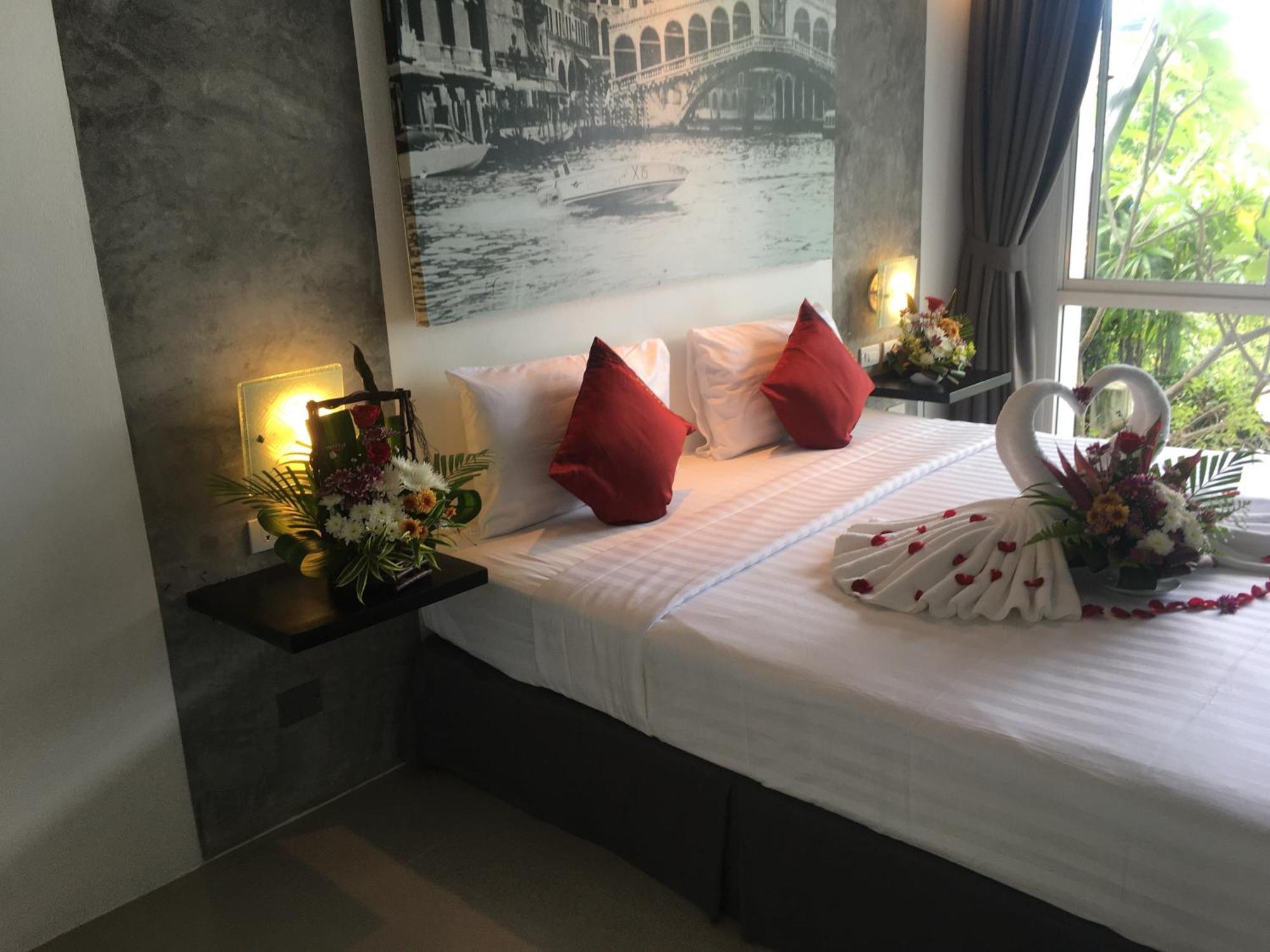 The Front Hotel And Apartments Patong Rum bild
