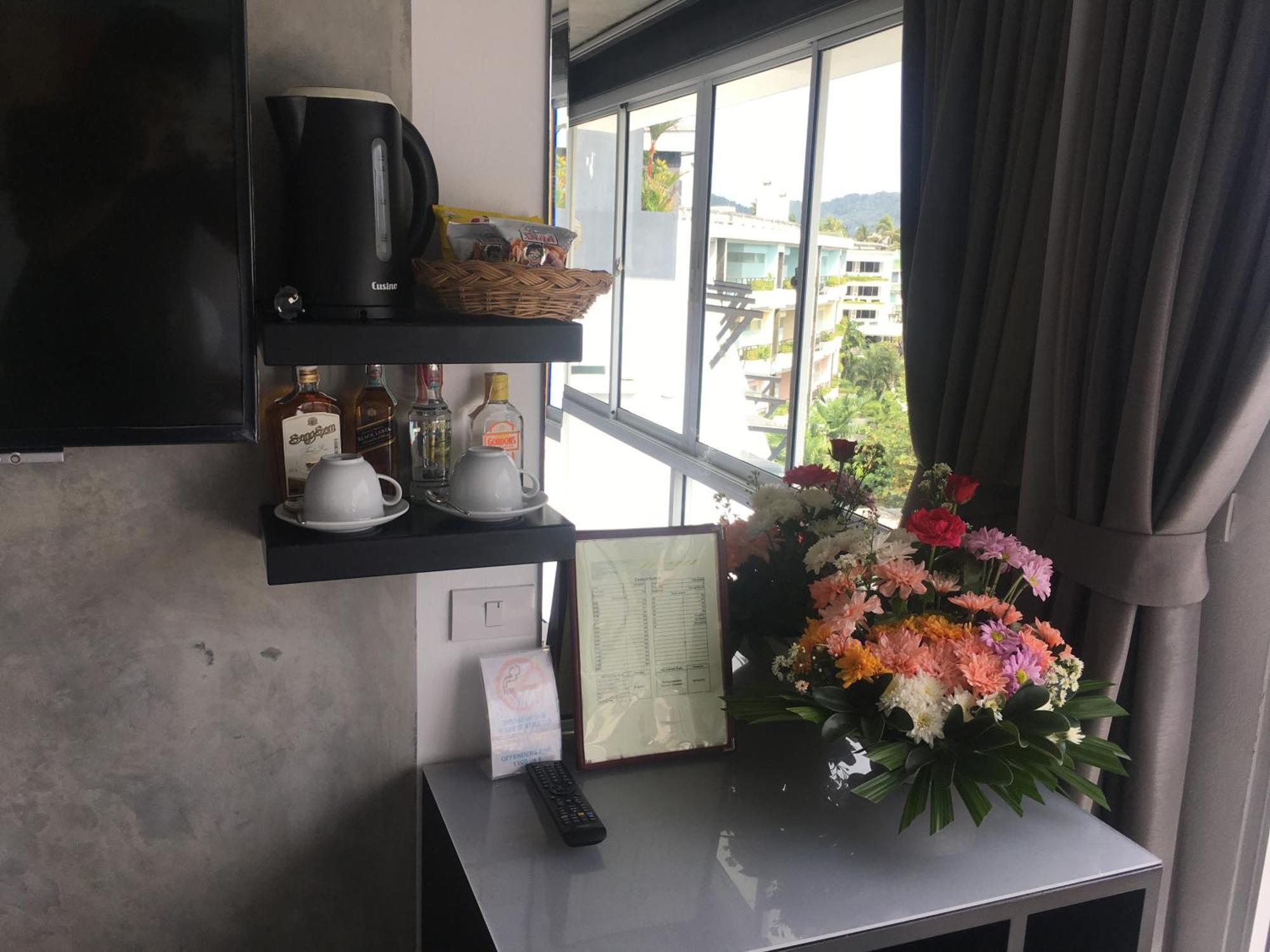 The Front Hotel And Apartments Patong Rum bild